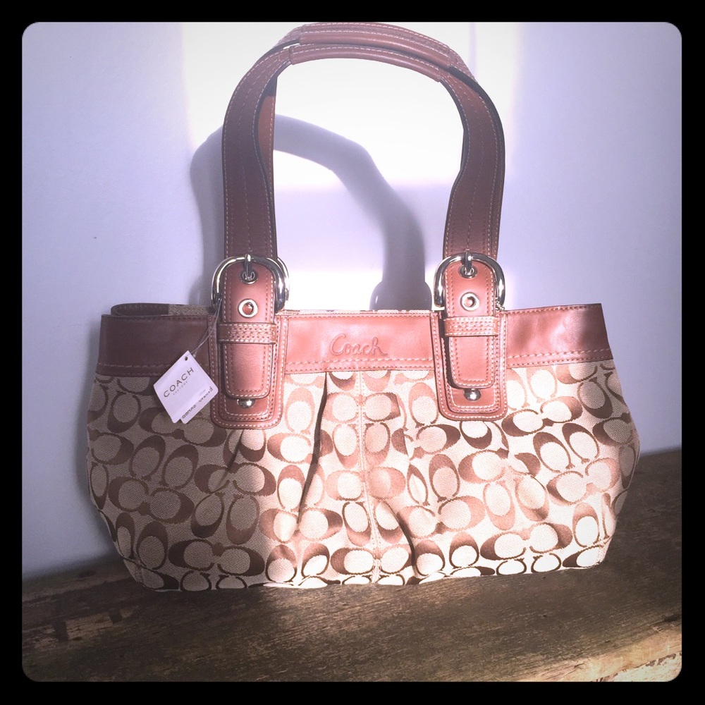 BNWT Coach Logo Purse